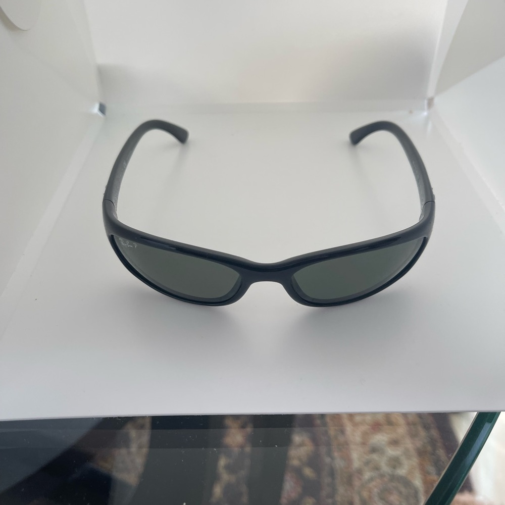 Men’s Ray Ban Sunglasses.